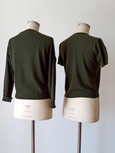 Charger l'image dans la galerie, 1950s - VANOTTI, Italia - Forest Green Cashmere Twin Set - Sz 34
