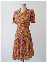 Charger l'image dans la galerie, 1930s - Charming Honeycomb Floral Crepe Dress - W29 (74cm)
