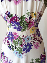 Cargar imagen en el visor de la galería, 1940s - Stunning Cold Rayon Silk Dress - W30 (76cm)
