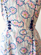 Cargar imagen en el visor de la galería, 1930s - Adorable Dramatic Shoulders Cotton Dress - W31 (80cm)
