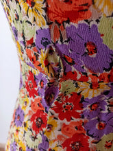 Charger l'image dans la galerie, 1930s - Charming Honeycomb Floral Crepe Dress - W29 (74cm)
