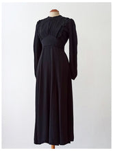 Cargar imagen en el visor de la galería, 1930s - Stunning Art Deco Black Rayon Crepe Dress - W28.5 (72cm)
