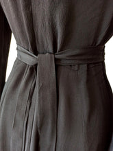 Cargar imagen en el visor de la galería, 1930s - Stunning Art Deco Black Rayon Crepe Dress - W28.5 (72cm)
