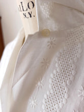 Load image into Gallery viewer, 1950s 1960s - Exquisite Embroidered Cotton Blouse - Sz 44
