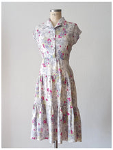 Cargar imagen en el visor de la galería, 1940s - PARIS - Adorable Floral Rayon Dress - W30 (76cm)
