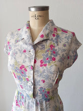 Cargar imagen en el visor de la galería, 1940s - PARIS - Adorable Floral Rayon Dress - W30 (76cm)
