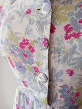 Cargar imagen en el visor de la galería, 1940s - PARIS - Adorable Floral Rayon Dress - W30 (76cm)
