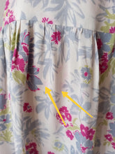 Cargar imagen en el visor de la galería, 1940s - PARIS - Adorable Floral Rayon Dress - W30 (76cm)
