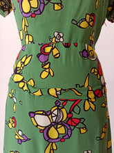Charger l'image dans la galerie, 1940s - BELGIUM - Spectacular Green Abstract Rayon Dress - W29 (74cm)
