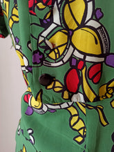 Charger l'image dans la galerie, 1940s - BELGIUM - Spectacular Green Abstract Rayon Dress - W29 (74cm)
