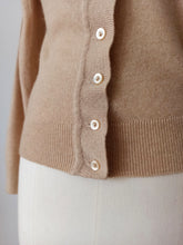 Laden Sie das Bild in den Galerie-Viewer, 1950s 1960s - PRINGLE, Scotland for Harrods - Cashmere Cardigan - Sz 36
