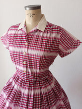 Laden Sie das Bild in den Galerie-Viewer, 1950s - SCHOOL FASHIONS, UK - UNWORN- Gorgeous Cotton Dress - W29 (74cm)

