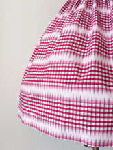 Laden Sie das Bild in den Galerie-Viewer, 1950s - SCHOOL FASHIONS, UK - UNWORN- Gorgeous Cotton Dress - W29 (74cm)
