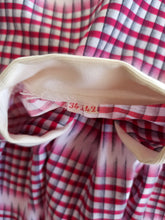 Laden Sie das Bild in den Galerie-Viewer, 1950s - SCHOOL FASHIONS, UK - UNWORN- Gorgeous Cotton Dress - W29 (74cm)
