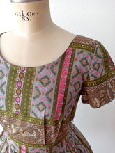 Charger l'image dans la galerie, 1950s 1960s - UNWORN - Gorgeous Printed Cotton Dress - W28.5 (82cm)

