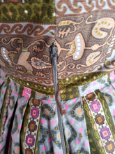 Charger l'image dans la galerie, 1950s 1960s - UNWORN - Gorgeous Printed Cotton Dress - W28.5 (82cm)
