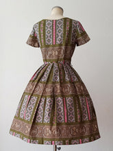 Charger l'image dans la galerie, 1950s 1960s - UNWORN - Gorgeous Printed Cotton Dress - W28.5 (82cm)
