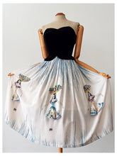 Charger l'image dans la galerie, 1950s - Collectable Naughty Novelty Skirts Rayon Skirt - W25/26 (64/66cm)
