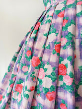 Charger l'image dans la galerie, 1950s - FRANCE - Exquisite Roseprint Cotton Dress - W27 (68cm)
