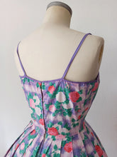 Charger l'image dans la galerie, 1950s - FRANCE - Exquisite Roseprint Cotton Dress - W27 (68cm)
