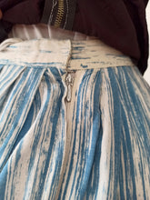 Charger l'image dans la galerie, 1950s - Collectable Naughty Novelty Skirts Rayon Skirt - W25/26 (64/66cm)
