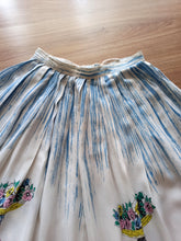 Charger l'image dans la galerie, 1950s - Collectable Naughty Novelty Skirts Rayon Skirt - W25/26 (64/66cm)
