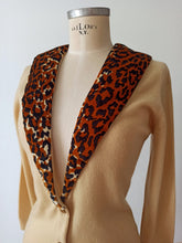Charger l'image dans la galerie, 1950s - DALTON, USA - Leopard Cashmere Cardigan
