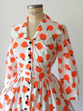 Load image into Gallery viewer, 1950s - CONTINENTALS, UK - Spectacular Oranges Cotton Dress - W26 (66cm)
