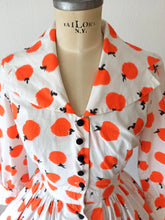Load image into Gallery viewer, 1950s - CONTINENTALS, UK - Spectacular Oranges Cotton Dress - W26 (66cm)
