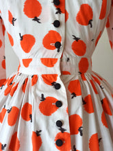 Load image into Gallery viewer, 1950s - CONTINENTALS, UK - Spectacular Oranges Cotton Dress - W26 (66cm)
