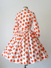 Load image into Gallery viewer, 1950s - CONTINENTALS, UK - Spectacular Oranges Cotton Dress - W26 (66cm)
