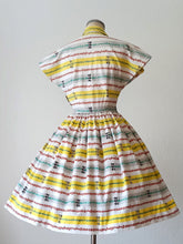Load image into Gallery viewer, 1950s - WENDY DRESS - Gorgeous Cotton Dress - W27 (68cm)
