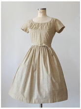 Charger l'image dans la galerie, 1950s - Adorable Cotton Vichy Belted Dress - W27 (68cm)

