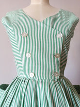 Charger l'image dans la galerie, 1950s - FLEISCHMAN, USA - Adorable Green Stripes Dress - W26 (66cm)
