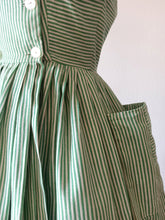 Charger l'image dans la galerie, 1950s - FLEISCHMAN, USA - Adorable Green Stripes Dress - W26 (66cm)
