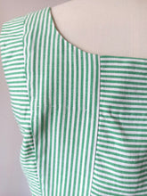 Charger l'image dans la galerie, 1950s - FLEISCHMAN, USA - Adorable Green Stripes Dress - W26 (66cm)

