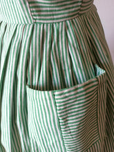Charger l'image dans la galerie, 1950s - FLEISCHMAN, USA - Adorable Green Stripes Dress - W26 (66cm)
