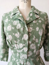 Charger l'image dans la galerie, 1940s - Charming Fern Green Rayon Dress - W30 (76cm)
