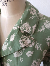 Charger l'image dans la galerie, 1940s - Charming Fern Green Rayon Dress - W30 (76cm)
