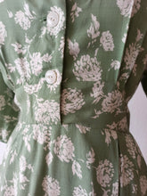 Charger l'image dans la galerie, 1940s - Charming Fern Green Rayon Dress - W30 (76cm)
