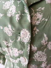 Charger l'image dans la galerie, 1940s - Charming Fern Green Rayon Dress - W30 (76cm)

