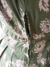Charger l'image dans la galerie, 1940s - Charming Fern Green Rayon Dress - W30 (76cm)
