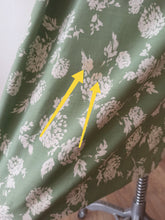 Charger l'image dans la galerie, 1940s - Charming Fern Green Rayon Dress - W30 (76cm)
