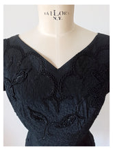 Charger l'image dans la galerie, 1940s 1950s - Outstanding Couture Trimmings Cocktail Dress - W28.5 (72cm)
