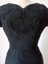 Charger l'image dans la galerie, 1940s 1950s - Outstanding Couture Trimmings Cocktail Dress - W28.5 (72cm)
