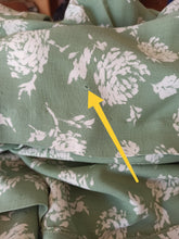Charger l'image dans la galerie, 1940s - Charming Fern Green Rayon Dress - W30 (76cm)
