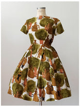 Cargar imagen en el visor de la galería, 1950s 1960s - Stunning Novelty Print Rayon Dress - W27.5 (70cm)
