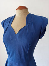 Charger l'image dans la galerie, 1940s 1950s - Stunning Royal Blue Cotton Dress - W27 (68cm)
