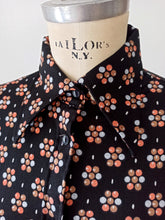 Cargar imagen en el visor de la galería, 1960s - JOBLOT x 3 DEADSTOCK PRINTED BLOUSES
