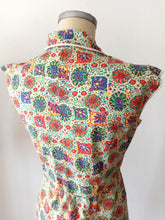 Load image into Gallery viewer, 1940s - QUERLUX, France - Gorgeous Colorful Cotton Dress - W33 (84cm)
